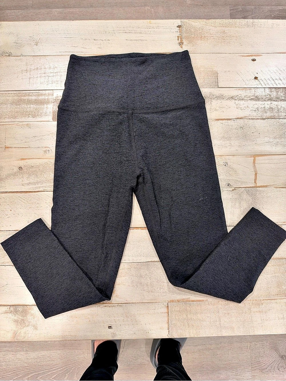 Beyond Yoga Spacedye Black High Waisted Capri Leggings Small